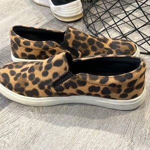 Womens cheetah slides